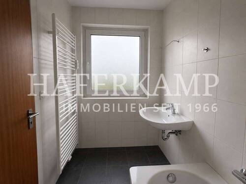 Badezimmer mit Fenster - 