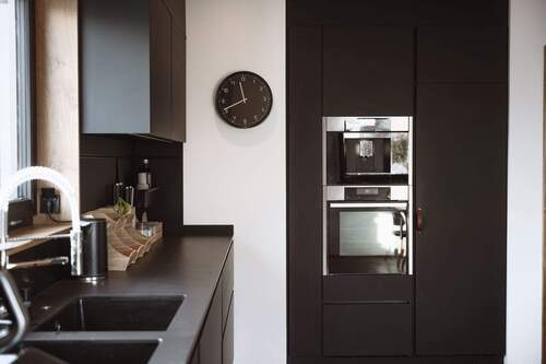 14 Eingebauter Ofen und Kaffeemaschine.jpg - 