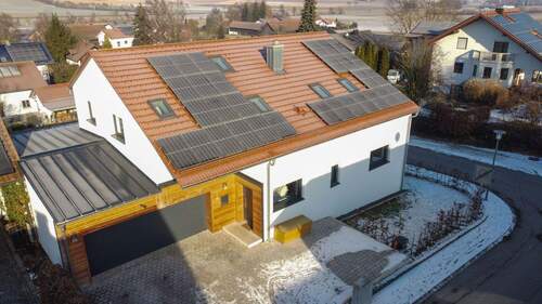 3 Außenansicht 1.jpg - 8 Zimmer Einfamilienhaus in Mengkofen