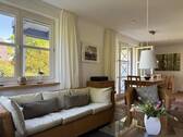 Wohn-Essbereich - Ferienwohnung über zwei Etagen - 365.000,00 EUR Kaufpreis, ca.  84,10 m² Wohnfläche