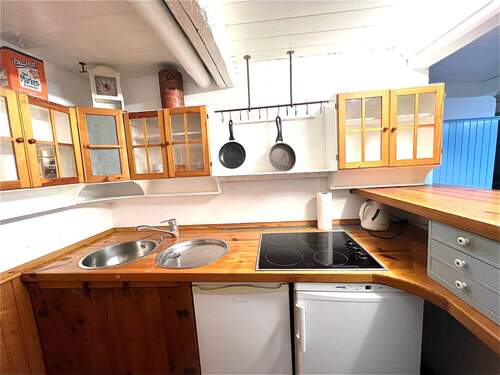 Küche mit Sicht auf Kühlschrank.jpg - 