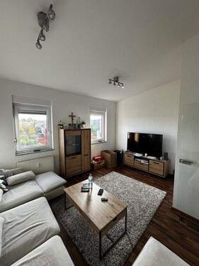 Wohnzimmer - Attraktive Maisonettewohnung mit Terrasse in Preungesheim