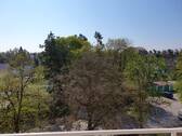 Aussicht von der Loggia. - Geräumige und Helle 3-ZIMMER - EINZEL-GARAGE möglich