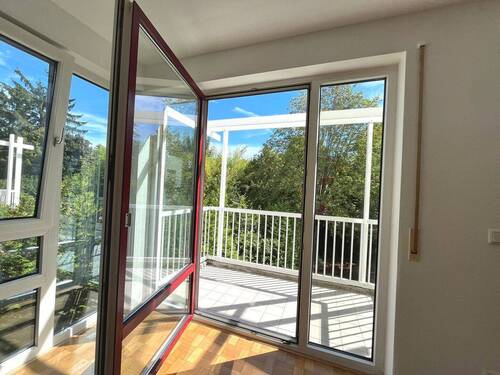 Blick vom Balkon ins Grüne - 2 Zimmer Etagenwohnung zum Kaufen in München