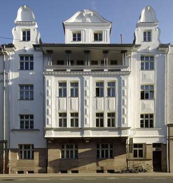 Gebäude (Bild von: https://de.wikipedia.org/wiki/Datei:Erlangen_Henkestraße_12_001.JPG) - Charmante renovierte DG-Altbauwohnung über den Dächern Erlangens