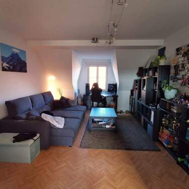 Wohnzimmer - 2 Zimmer Etagenwohnung zur Miete in Erlangen