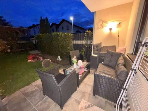 Terrasse mit Garten.jpg - 