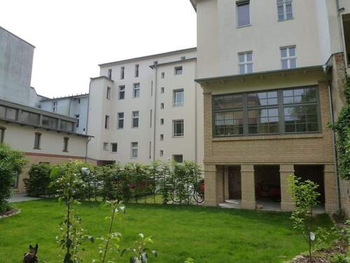 Blick Hof auf hintere Fassade - 
