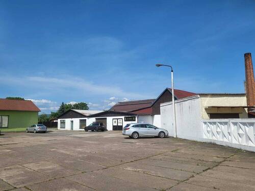 Frontansicht - Halle mit 40 Stellplätzen - 200.000,00&nbsp;EUR Kaufpreis,