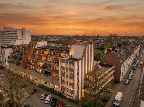 Gebäudeansicht - 3-ZI.-WHG. MIT ANGRENZENDEM APARTMENT, DACHTERASSE UND 2 PKW-STELLPLÄTZEN IN CITYNÄHE ZU KAUFEN!!