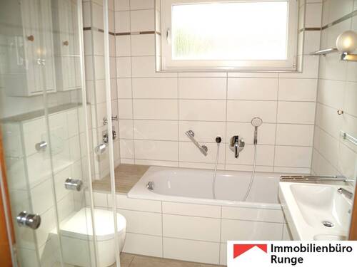 Bad mit Wanne und Dusche.jpg - 