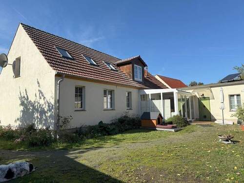 Wohnhaus mit Wintergarten und Anbau - 6 Zimmer Einfamilienhaus zum Kaufen in Neuhardenberg
