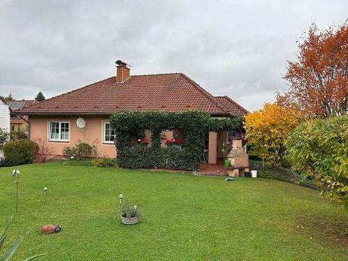 Blick vom Garten zum Haus/Terrasse - 