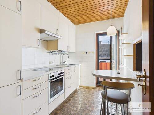 Küche mit Ausstritt - 2 Zimmer Etagenwohnung in Saarbrücken