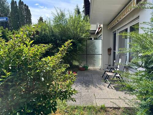 Terrasse mit Sichtschutz zum Nachbarn - 