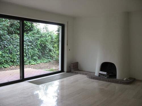Wohnzimmer - D-Kaiserswerth: Einfamilienhaus, 2 Zimmer, ca. 80 m² Wohnfl., ca. 60 m² Nutzfläche, Terrasse, Stellplatz