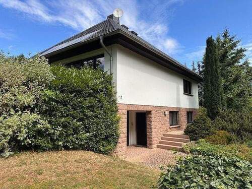 Ansicht Garage/Aufgang - Einfamilienhaus mit 160,00 m² in Wettin-Löbejün zum Kaufen