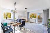 Sonniges Wohnzimmer mit Balkon - PROVISIONSFREI: Frisch sanierte 3-Zimmer-Wohnung mit Balkon und Aufzug - zentral in Bamberg