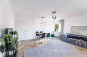 Geräumiges Wohnzimmer - 3 Zimmer Etagenwohnung zum Kaufen in Bamberg