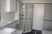 Bad mit Dusche - 
