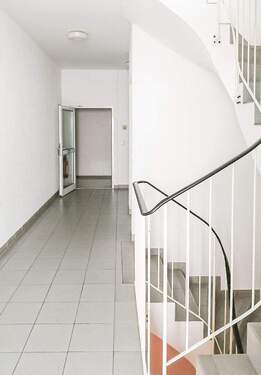 Treppenhaus - 1 Zimmer Etagenwohnung zum Kaufen in Würzburg
