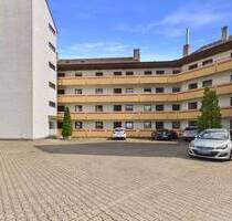 3-Zimmer-Wohnung mit Balkon, Tiefgarage und Entwicklungspotenzial in Stadtbergen
