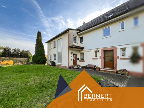 Frontansicht - Gepflegtes Wohnhaus mit Charme und Ausbaupotential - zwei Einheiten mit Platz für neue Ideen