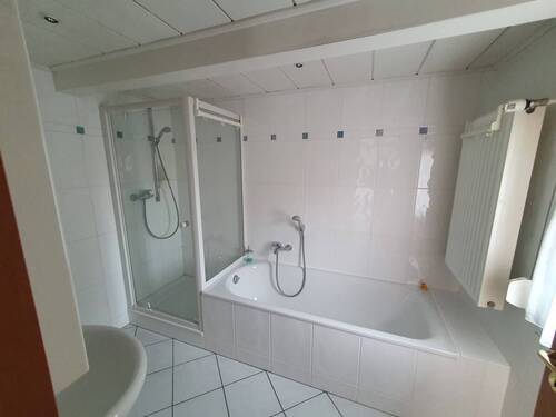 Badezimmer OG - Mehrfamilienhaus, Wohnhaus mit 148,00 m&sup2; in Ahlen zum Kaufen