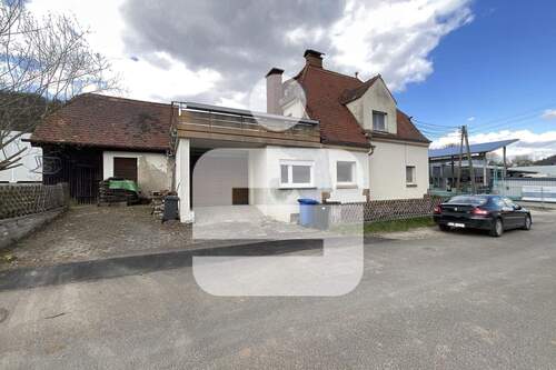 Straßenansicht - Einfamilienhaus mit Potenzial und schönem Garten!