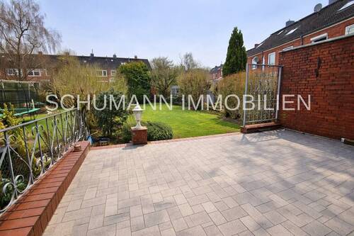 Terrasse mit KI bearbeitet - 5 Zimmer Reihenendhaus in Wilhelmshaven / Altengroden