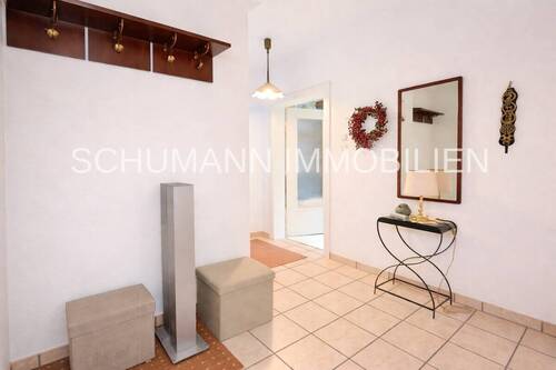 Gadrobe_ Flur mit KI bearbeitet - 