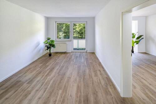 Wohnraum mit Balkon - 2 Zimmer Etagenwohnung zur Miete in Drebach/Scharfenstein