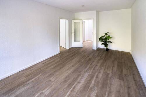 Wohnraum mit Balkon - 