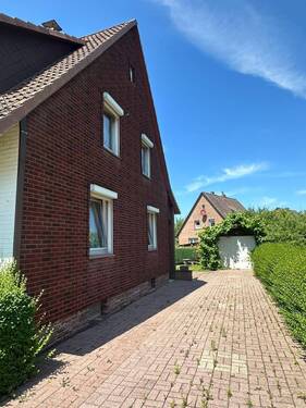 Hofeinfahrt - 6 Zimmer Mehrfamilienhaus, Wohnhaus in Fürstenberg