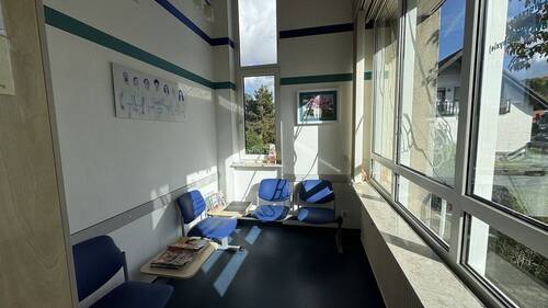 Wartebereich - 2 Zimmer Büro in Kenn