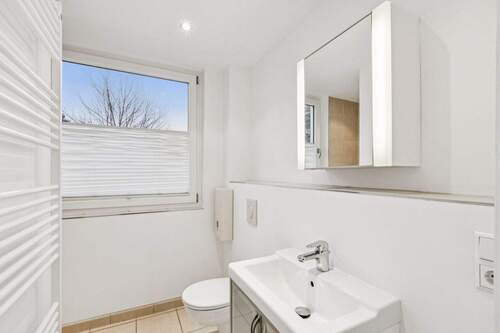 BADEZIMMER MIT EBENERDIGER DUSCHE - 