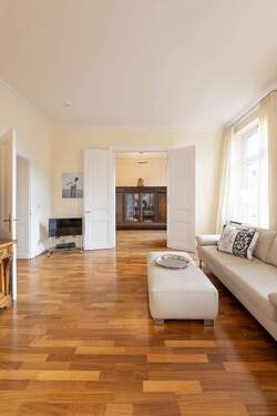 Blick vom Esszimmer ins Wohnzimmer - 