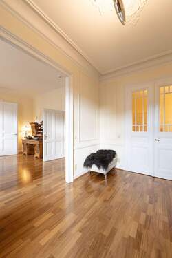 Arbeitszimmer - Blick ins Wohnzimmer - 