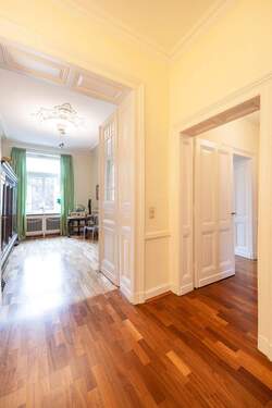 Entrée mit Blick ins Arbeitszimmer - 3 Zimmer Etagenwohnung in Düsseldorf