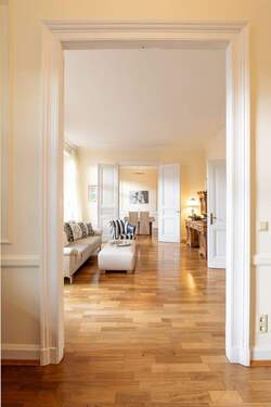 Blick vom Arbeitszimmer ins Wohnzimmer - 