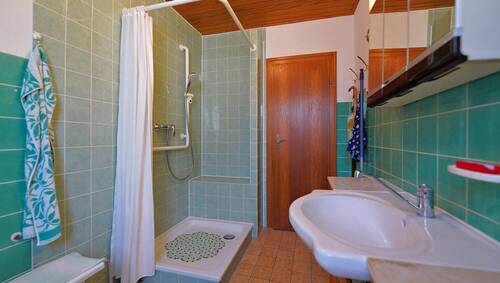 EG: Bad mit flacher Dusche! - 