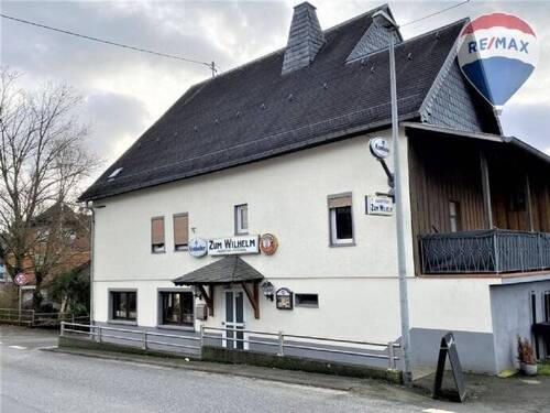 Straßenansicht - Gaststätte mit Eventbereich und Betreiberwohnung