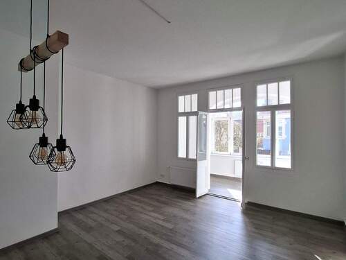 Wohnzimmer - Helle und geräumige 4-Raum-Wohnung in guter Wohnlage von Nordhausen