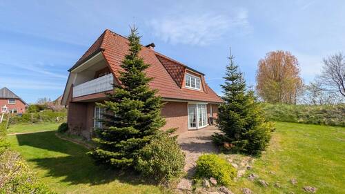 Hausansicht - Für die Familie! Gut aufgeteiltes Einfamilienhaus auf großem Grundstück