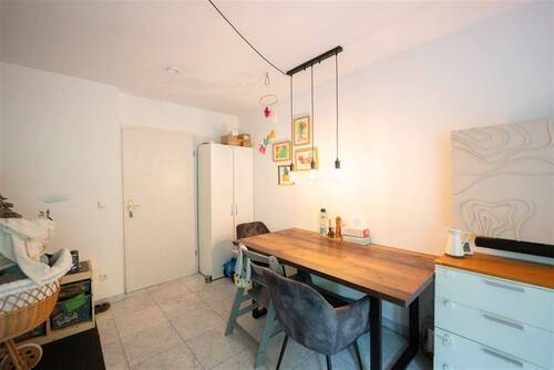 Wohnzimmer - 2 Zimmer Etagenwohnung zum Kaufen in München