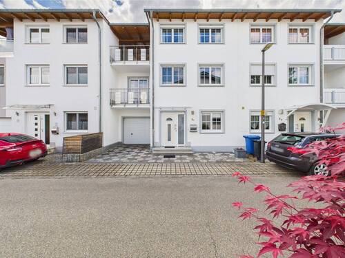 Vorderansicht - Reihenmittelhaus mit 158,60 m&sup2; in Landshut zum Kaufen