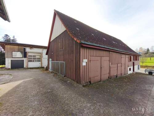 Außenansicht Haus mit Scheune - 8 Zimmer Mehrfamilienhaus, Wohnhaus zum Kaufen in Pfalzgrafenweiler