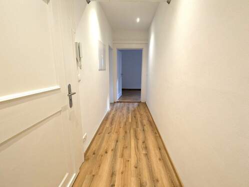 Diele - Etagenwohnung mit 83,00 m&sup2; in Isen zur Miete