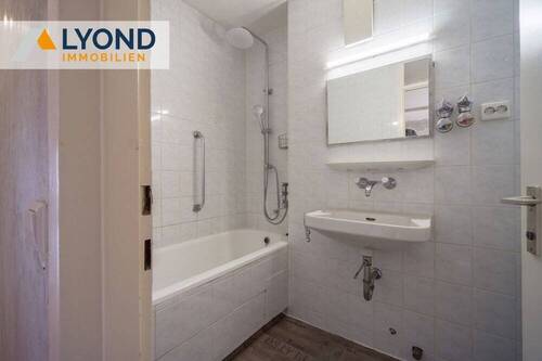 2. Wohnung Badezimmer - 