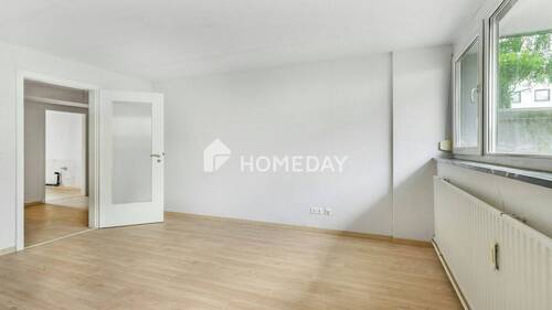 Wohnzimmer 2 - 2 Zimmer Etagenwohnung zum Kaufen in Karlsruhe